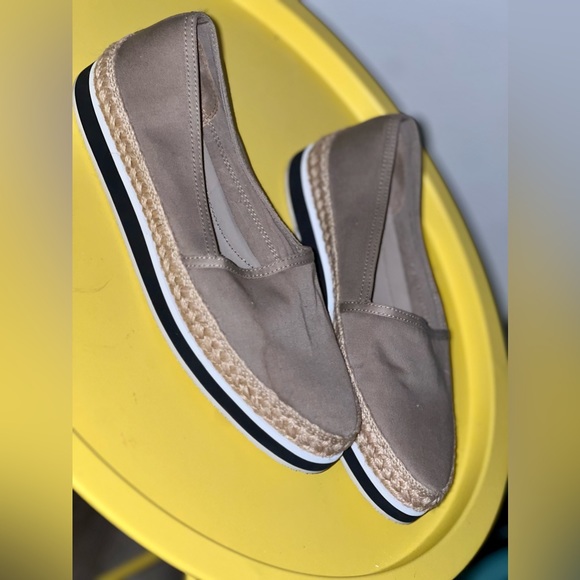 Prada gabardine espadrille loafers. Versatile design perfect for anything. - Picture 4 of 4